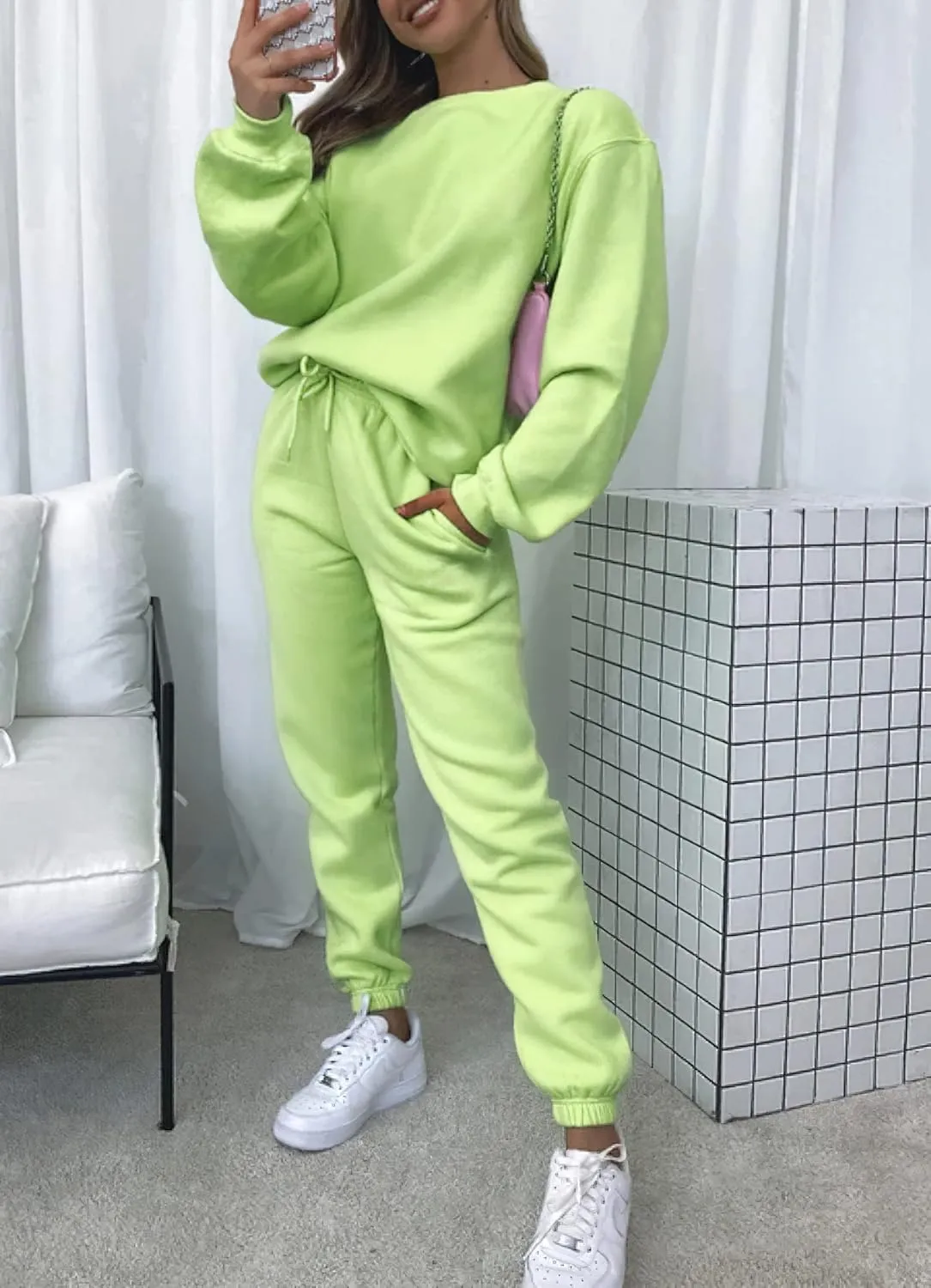 Viatabuna Women's 2 Piece Fleece Sweatsuit Outfit Long Sleeve Crewneck Pullover Sweatshirt Drawstring Jogger Pants Lounge Set